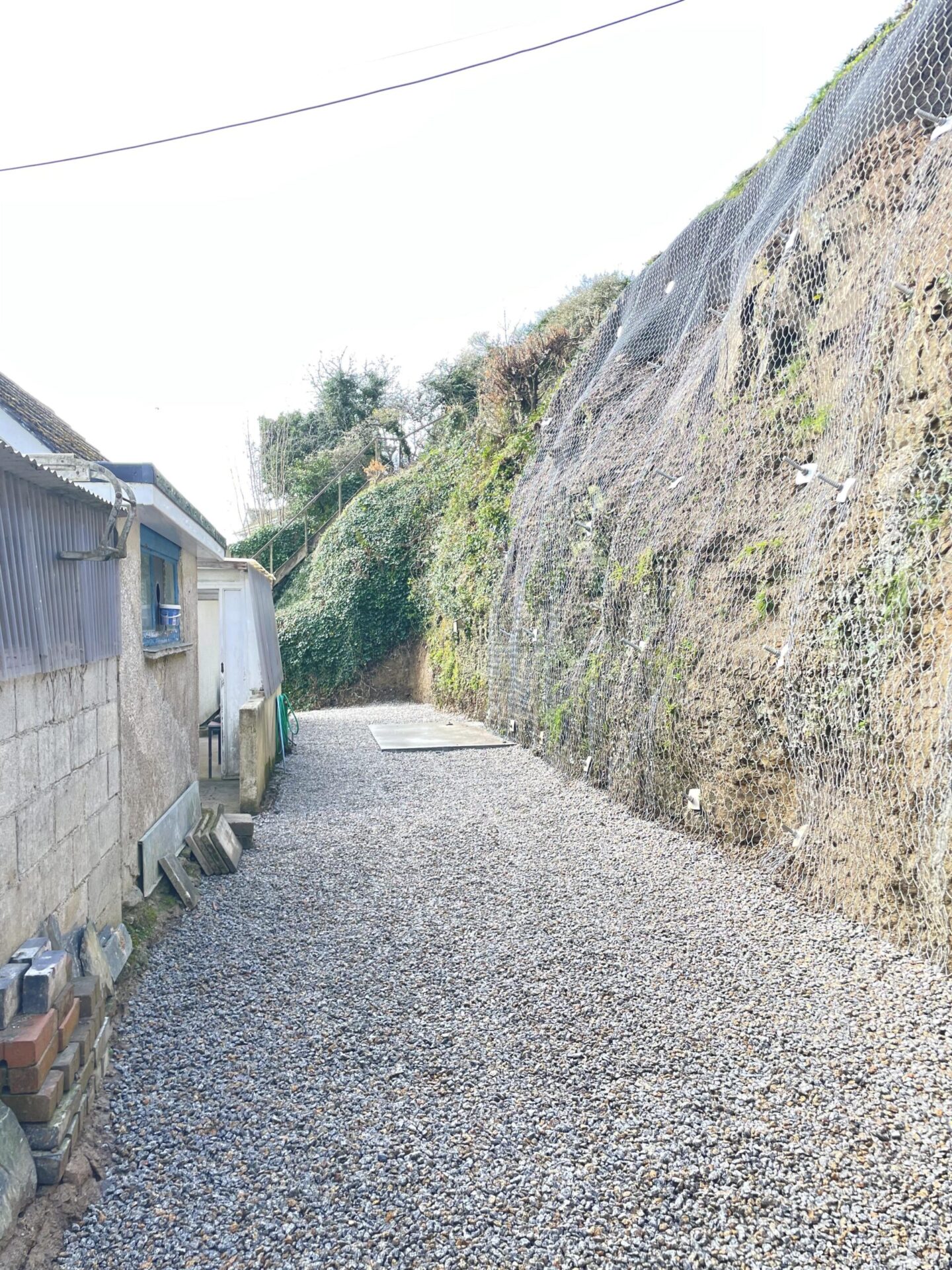 Rock face after bolting and meshing